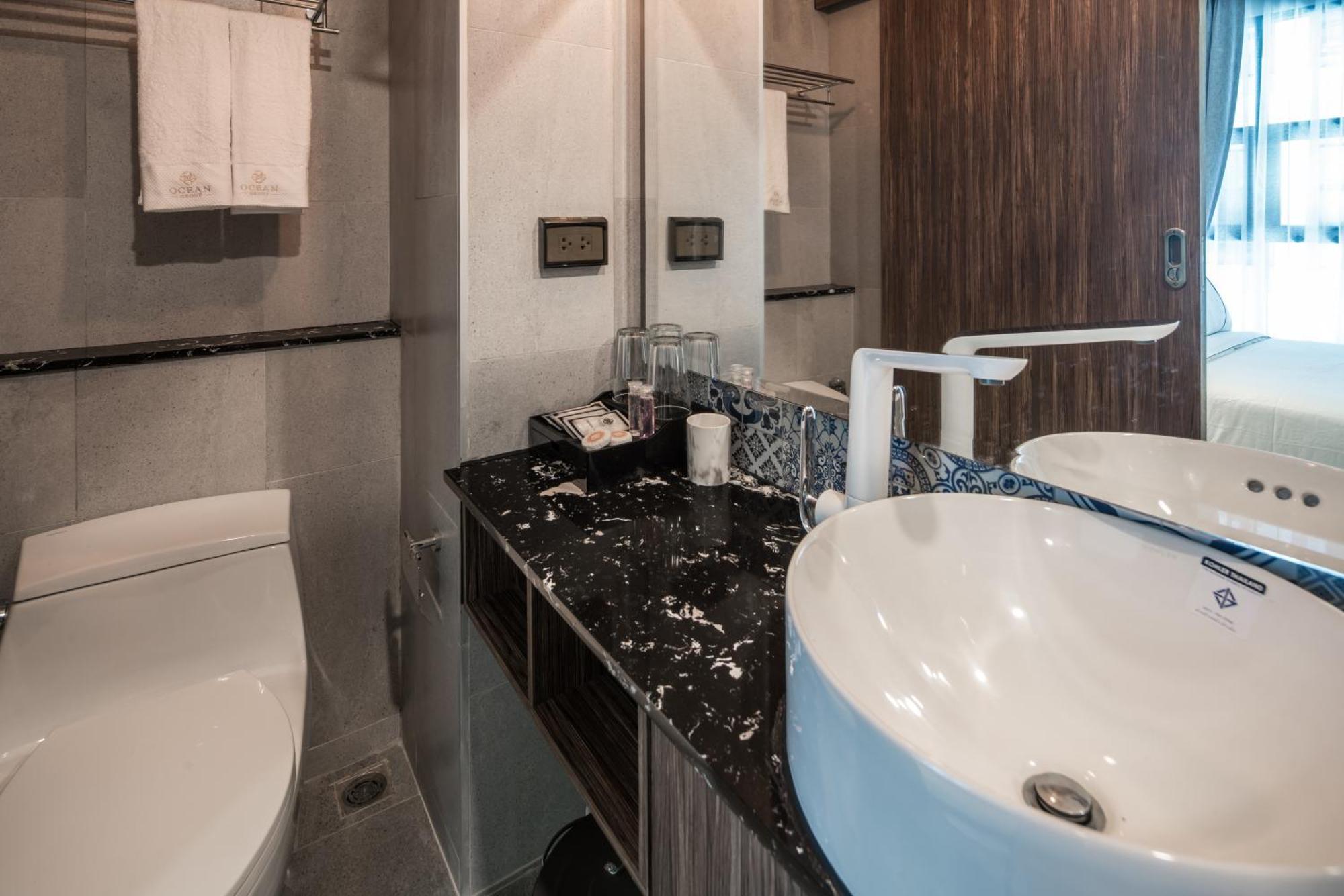 Palmyrah Surin Beach Residence الغرفة الصورة